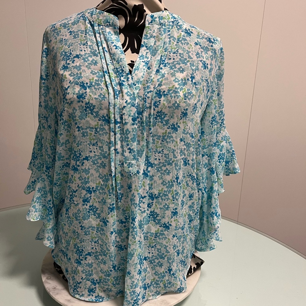 Vince Camuto Elegant Blue Floral Dress with Bell Sleeves